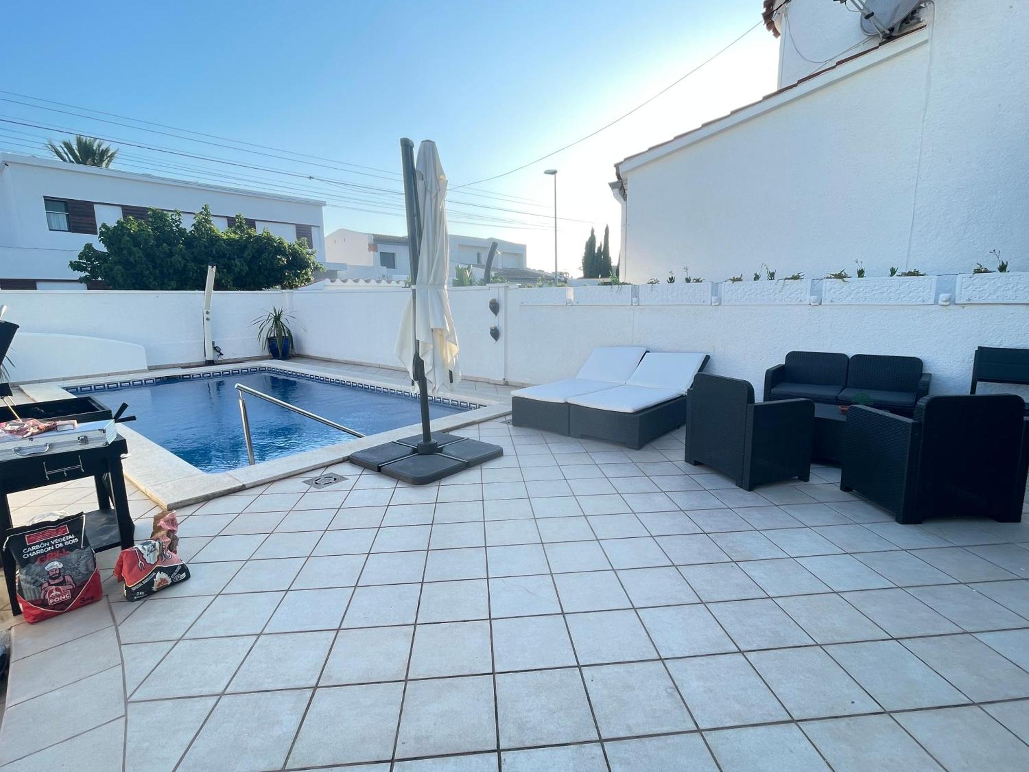 Charmante Villa Avec Piscine Dans Les Canaux Empuriabrava Εξωτερικό φωτογραφία