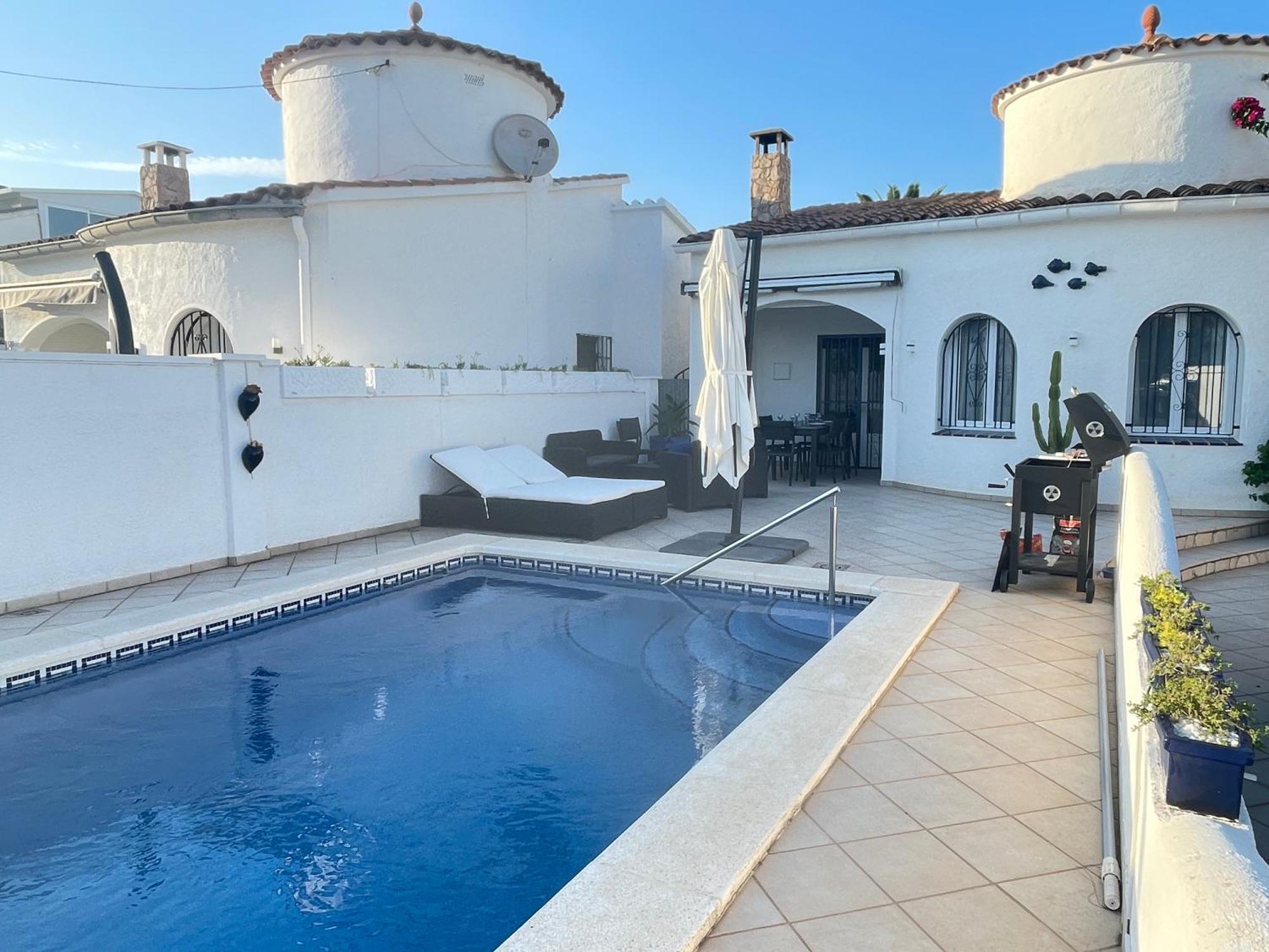 Charmante Villa Avec Piscine Dans Les Canaux Empuriabrava Εξωτερικό φωτογραφία